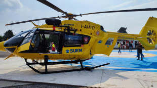 Bambina investita da un'auto nel cortile di casa, &egrave; grave