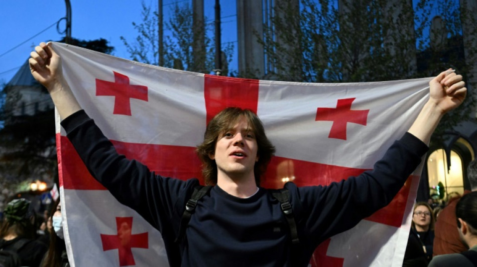 G&eacute;orgie : le parlement vote en faveur d'une loi controvers&eacute;e, des milliers de manifestants protestent