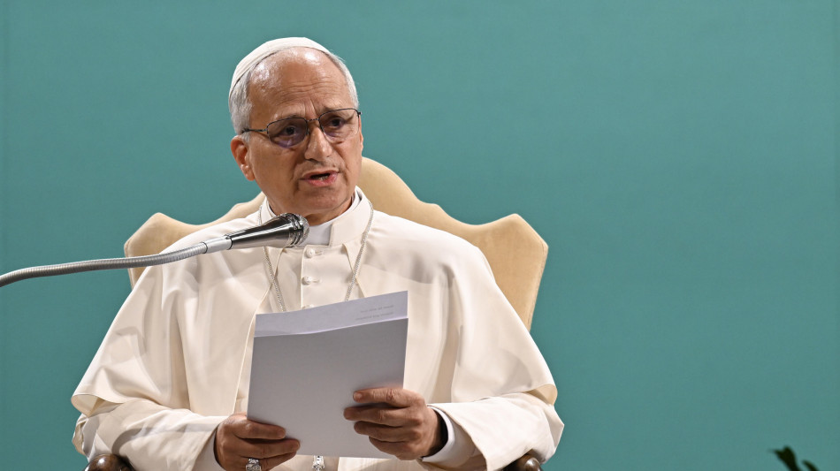 Il Papa firma il suo primo documento, 'Dilexi te'