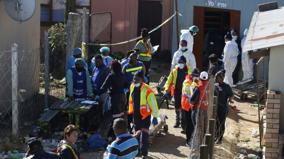 Polic&iacute;a busca pistas tras la muerte de 21 j&oacute;venes en un bar en Sud&aacute;frica