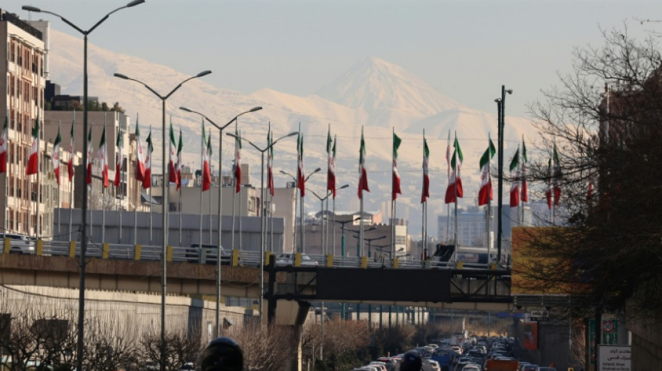 Rassemblements &agrave; T&eacute;h&eacute;ran, affrontements dans l'ouest de l'Iran