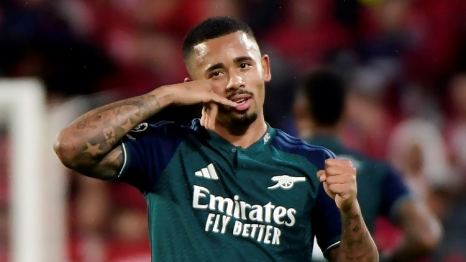 Com gols brasileiros, Arsenal bate Sevilla e retoma lideran&ccedil;a do Grupo B da Champions