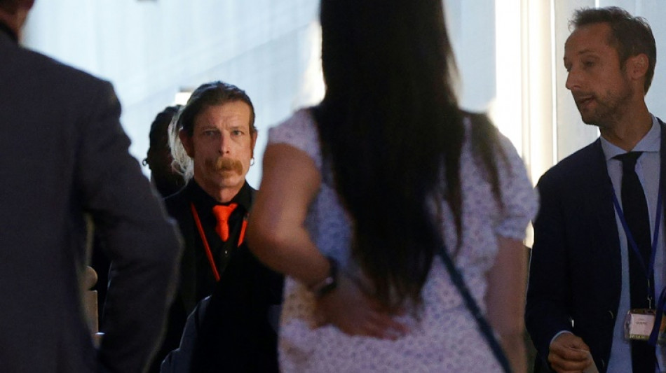 Emotionale Aussage von S&auml;nger der Eagles of Death Metal im Bataclan-Prozess