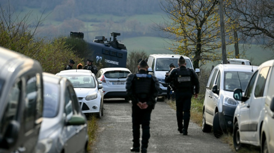 Dermatose: blocage d'une autoroute, le gouvernement maintient sa stratégie d'abattage
