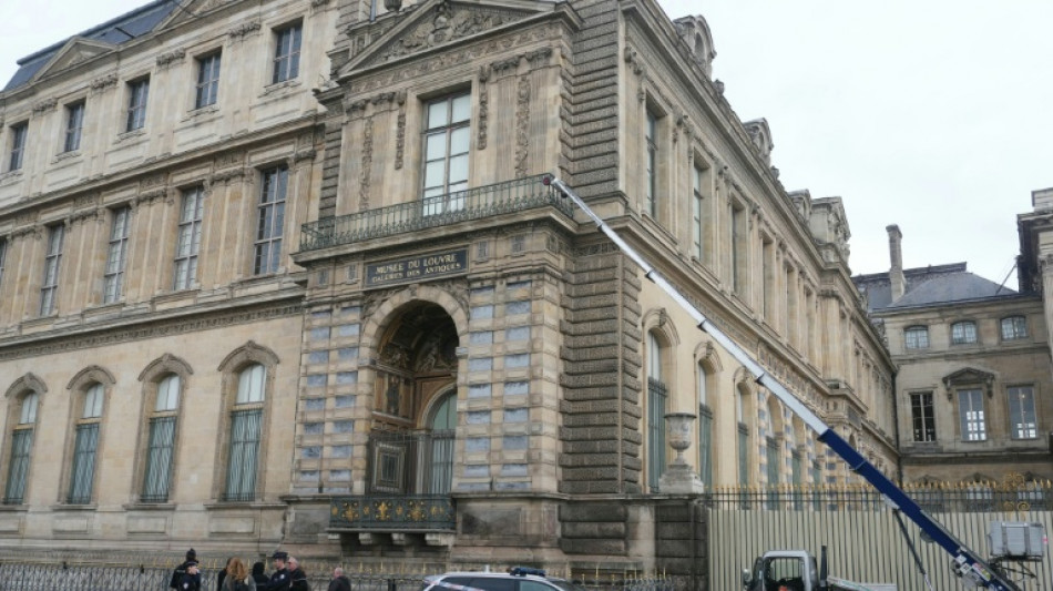 Vigilante do Louvre se lembra de 'barulho enorme' durante o roubo