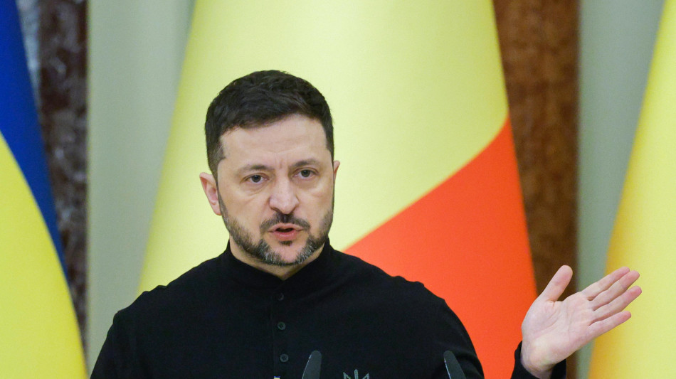 Zelensky, 'Pechino fornisce armi a Mosca'