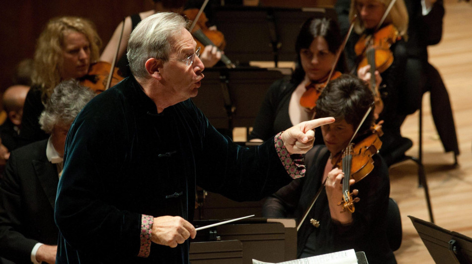 Sir Gardiner torna a Milano e energizza l'orchestra Mozart