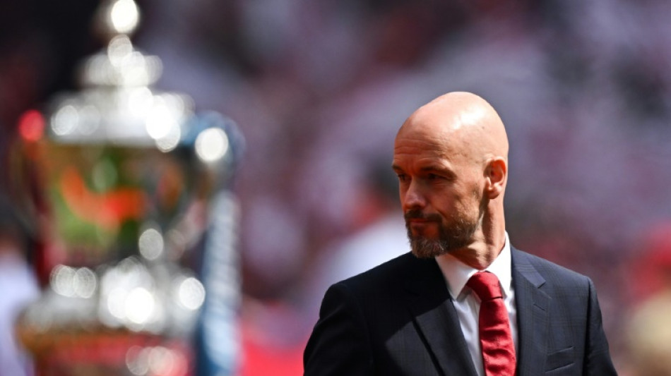 Ten Hag seguir&aacute; no comando do Manchester United, diz m&iacute;dia brit&acirc;nica