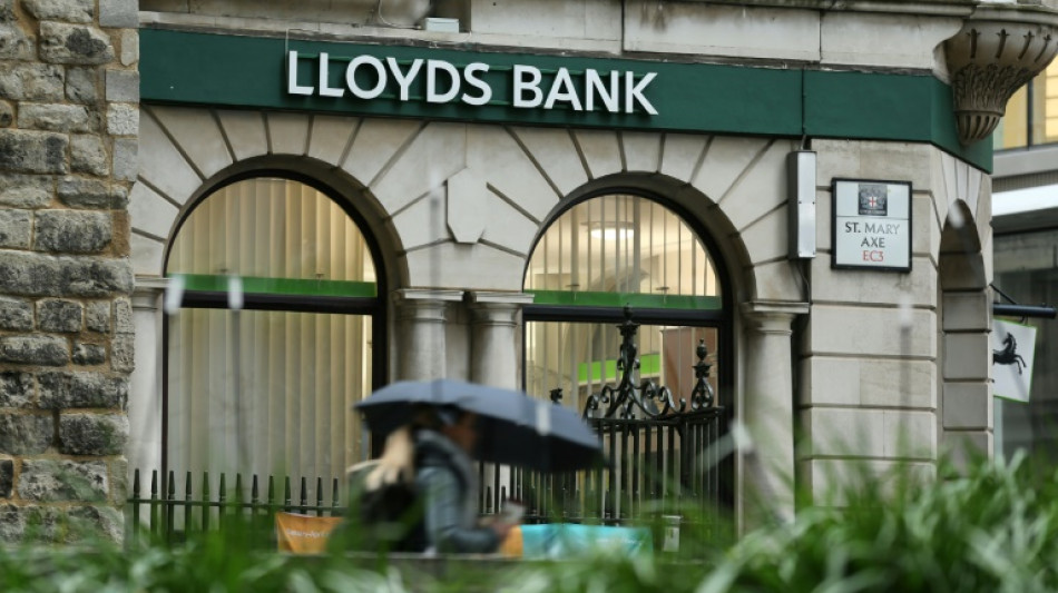 El banco Lloyds registra una ca&iacute;da de beneficios del 27% en el primer semestre
