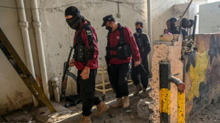 Trois paramilitaires tués dans un attentat-suicide au Pakistan, en plein regain de violences