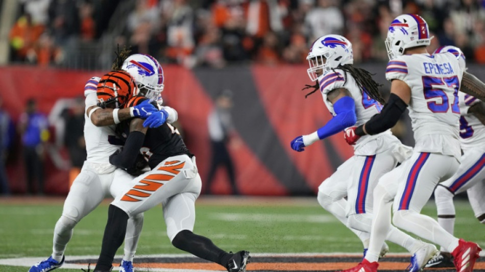 Jugador de los Bills de la NFL, en "estado cr&iacute;tico" tras sufrir choque en partido