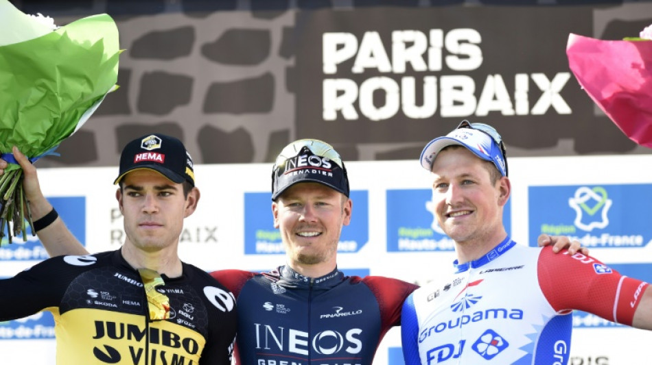 El holand&eacute;s Dylan Van Baarle ofrece la Par&iacute;s-Roubaix al Ineos