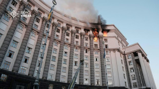 Rusia golpea la sede del gobierno ucraniano en su mayor bombardeo de la guerra