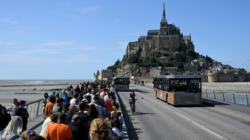 Le Mont-Saint-Michel cherche &agrave; mieux r&eacute;guler le flot de touristes