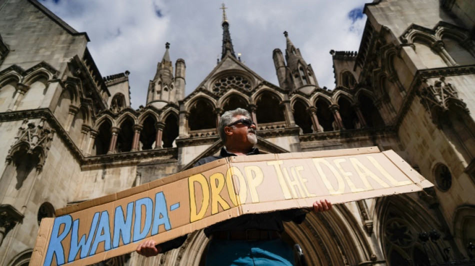Gro&szlig;britannien h&auml;lt trotz Kritik an erstem Abschiebeflug nach Ruanda fest
