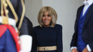 Diez personas juzgadas por ciberacoso sexista a la esposa de Emmanuel Macron