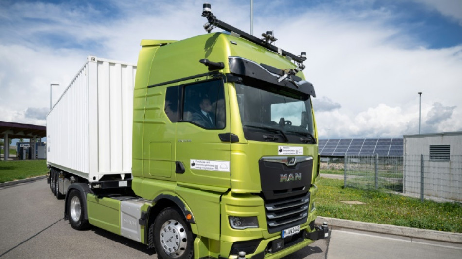 HOLD 0 Uhr BGL-Chef warnt vor Mangel an Lkw-Fahrern bei Nato-Bündnisfall