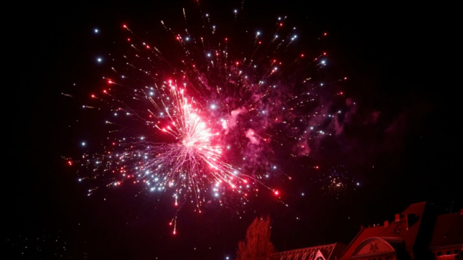 Aufrufe zu Solidarit&auml;t mit Einsatzkr&auml;ften vor bef&uuml;rchteten Silvester-Krawallen