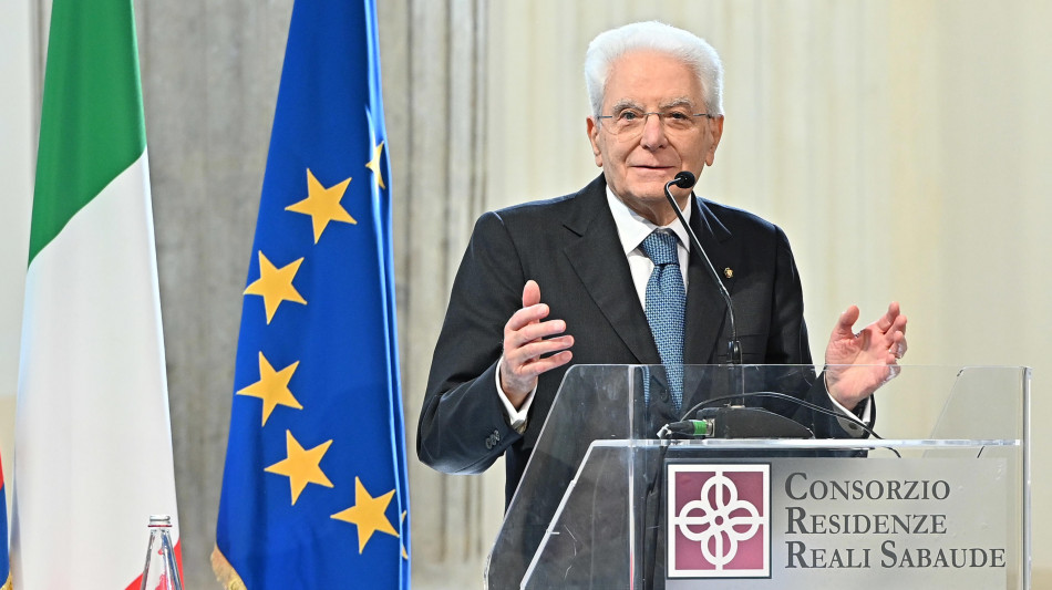 Mattarella, ancora lungo cammino contro discriminazioni sessuali