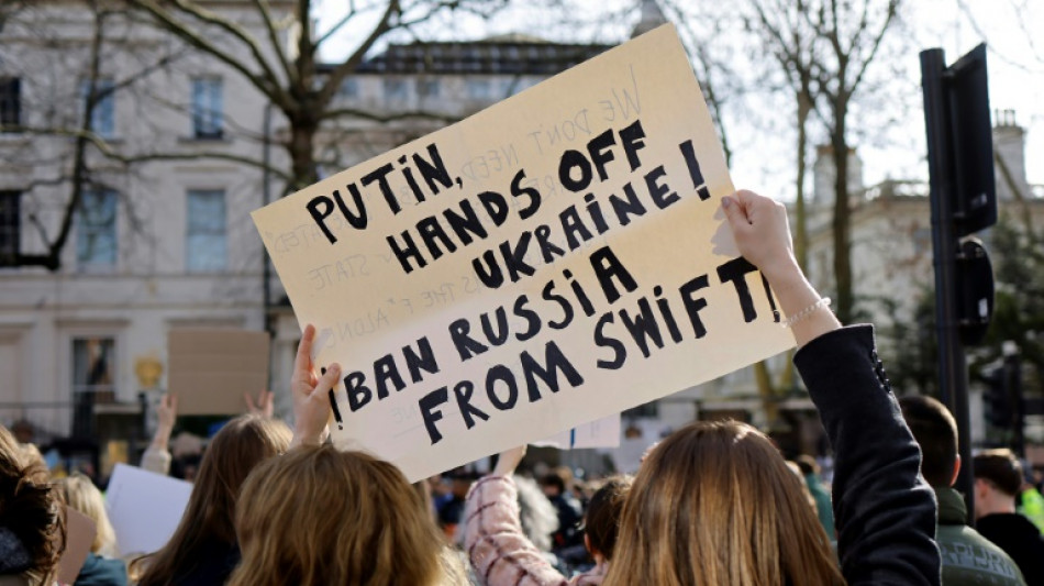 Westliche Verb&uuml;ndete schlie&szlig;en russische Banken aus Swift aus
