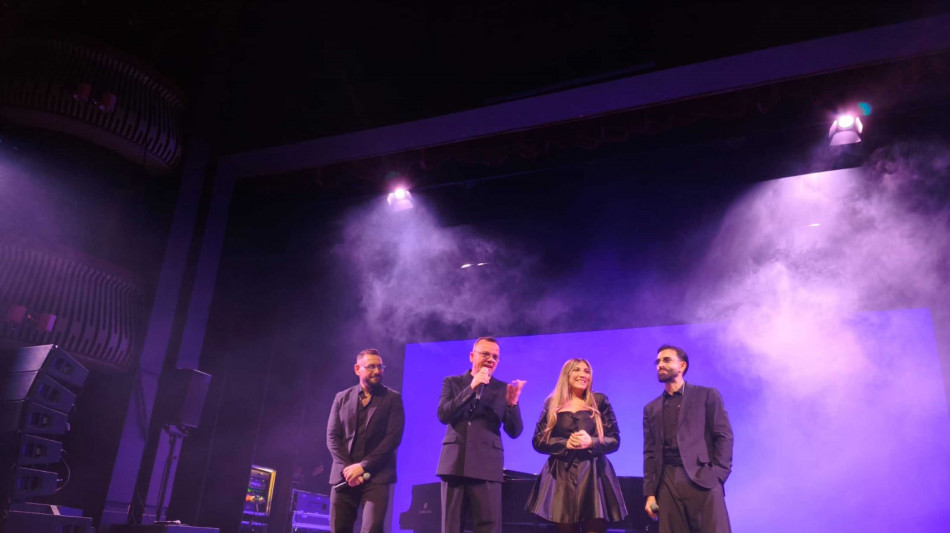 Gigi D'Alessio scalda il cuore di Londra con 'Napoli Musa Live'