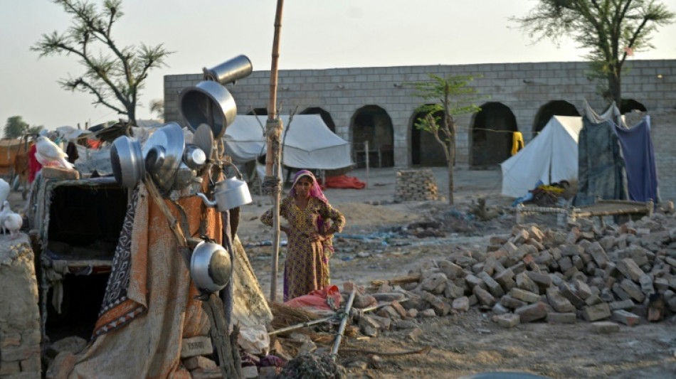 V&iacute;ctimas de inundaciones en Pakist&aacute;n siguen esperando ayuda