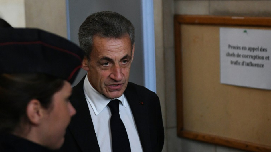 Procès en appel des "écoutes": Nicolas Sarkozy affirme être venu "défendre son honneur"