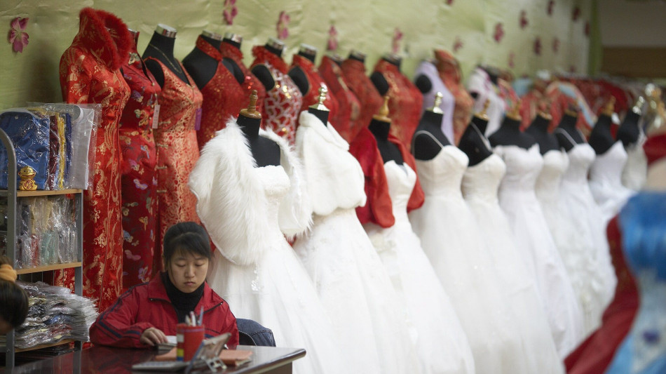 Wsj, 'in Cina matrimoni sempre pi&ugrave; glamour per incentivare le nascite'