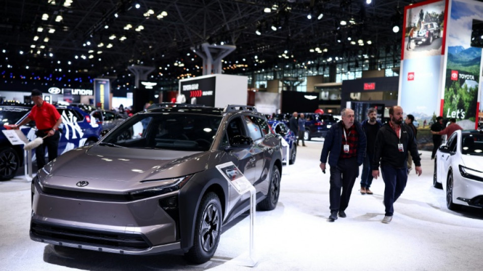 US automakers report mixed sales as car market awaits war impact