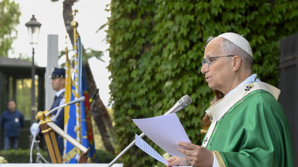 Il Papa, "crisi economiche e licenziamenti dolorosi"
