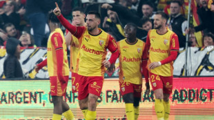 L1: Brest finit par chuter, Lens poursuit sa remont&eacute;e