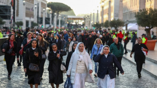 Menschenmassen strömen für Trauermesse für Papst Franziskus auf den Petersplatz