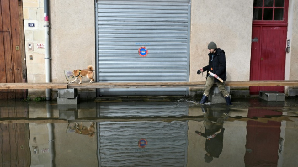 Les crues se stabilisent lentement dans une partie de l'Ouest