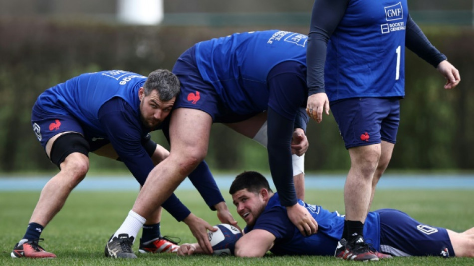 XV de France: trois novices et une charni&egrave;re in&eacute;dite &agrave; Cardiff