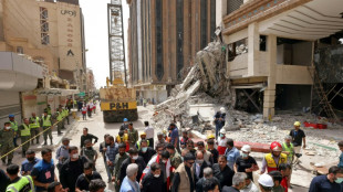 Suben a 34 los fallecidos por el derrumbe de un edificio en Ir&aacute;n
