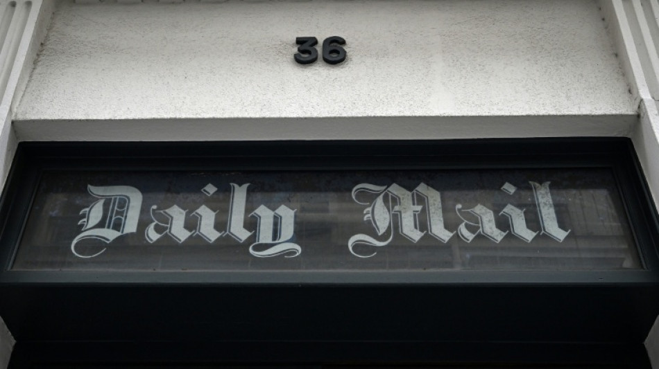 El propietario del británico Daily Mail pacta adquirir su rival Telegraph