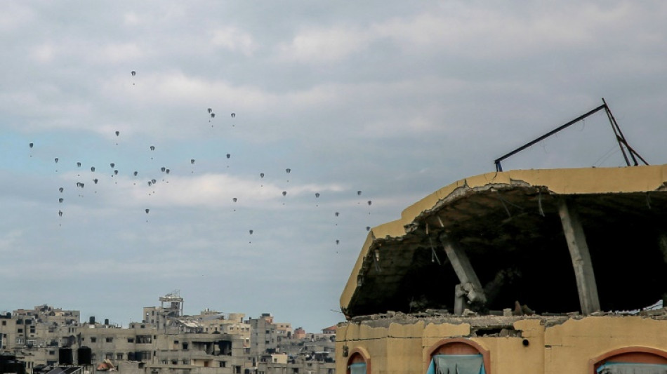 Frappes isra&eacute;liennes &agrave; Gaza, efforts pour y acheminer de l'aide par la mer