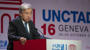 Global trade system risks coming off the rails: UN chief