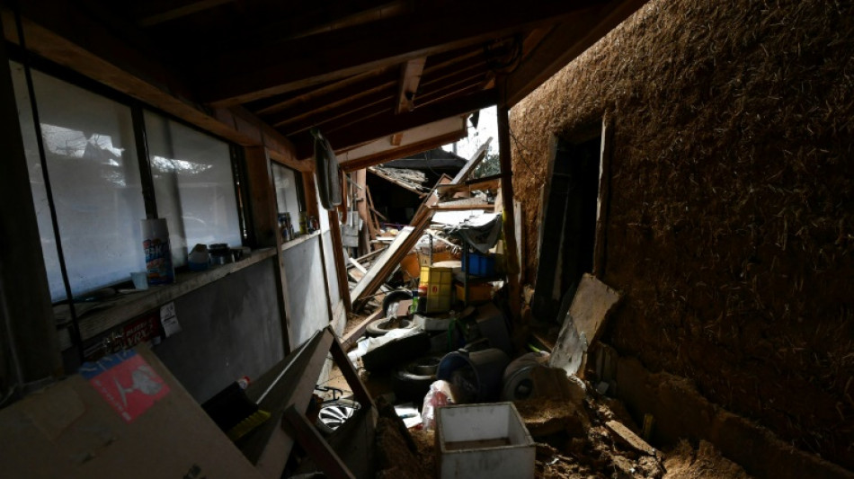 Largas filas para conseguir agua y comida tras el devastador terremoto en Jap&oacute;n