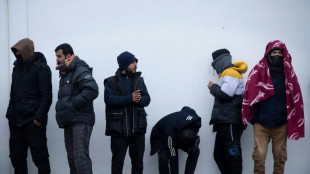 Le Royaume-Uni va h&eacute;berger des migrants sur des sites militaires et peut-&ecirc;tre des bateaux