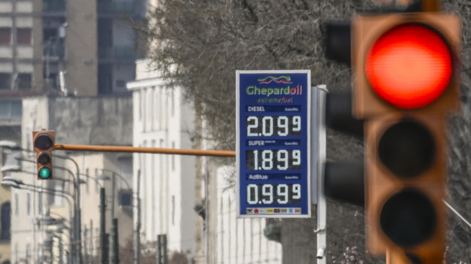 Urso, convocate domani le compagnie, adeguino subito i prezzi carburanti