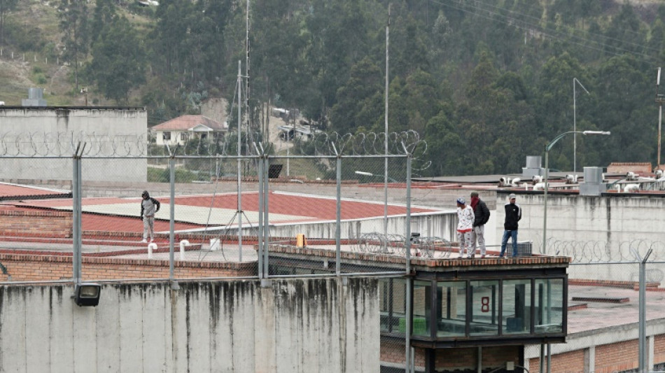 Cerca de 60 agentes s&atilde;o retidos em pris&otilde;es em meio a crise carcer&aacute;ria no Equador