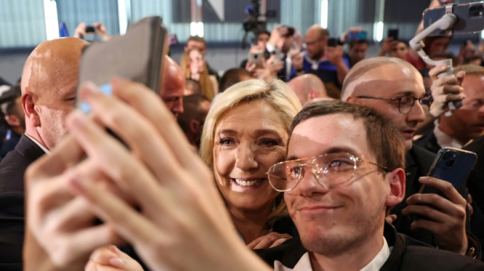 Macron und Le Pen beschließen ihren Wahlkampf