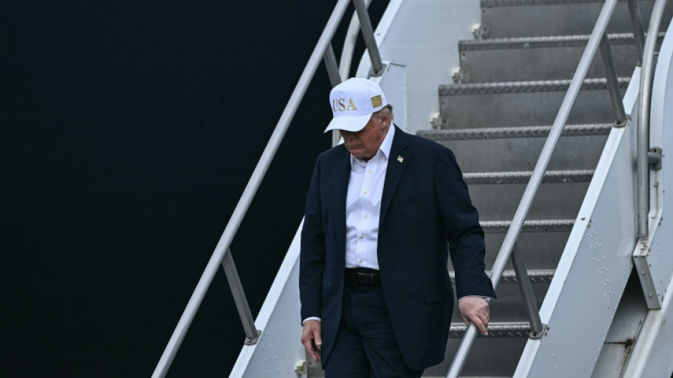 Trump en Irlande, le pr&eacute;sident c&egrave;de la place au promoteur-golfeur