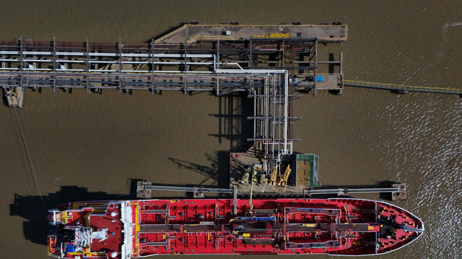 Il petrolio &egrave; in calo a New York a 97,55 dollari