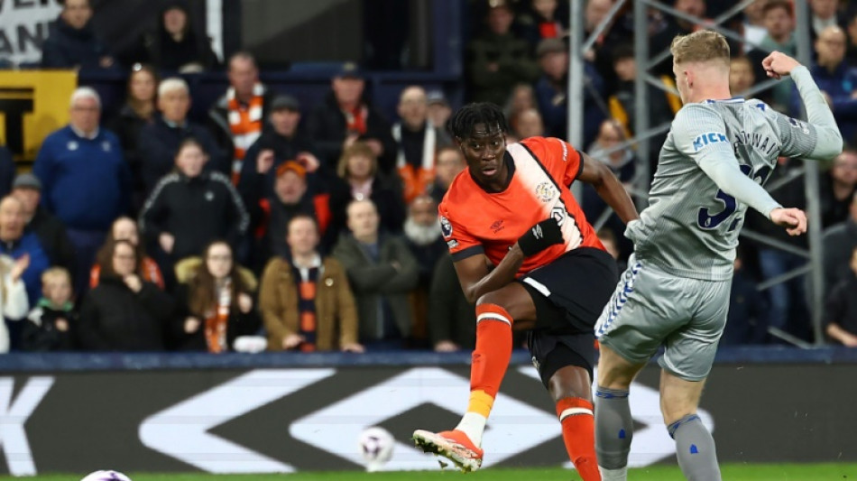 Luton empata com Everton (1-1) e ainda sonha com perman&ecirc;ncia na Premier League