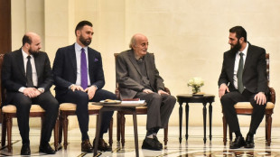 Novo homem forte da S&iacute;ria promete controle estatal de todas as armas no pa&iacute;s