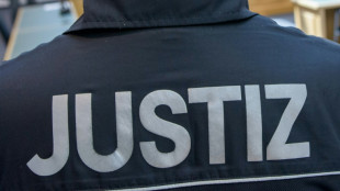 Foto von hilflosem Häftling und Waffenbesitz: Gericht entfernt Justizbeamten aus Dienst