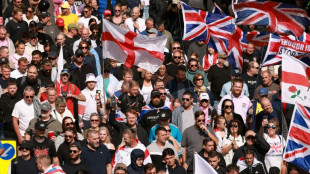 Angleterre: des centaines de manifestants anti-migrants d&eacute;filent &agrave; Portsmouth