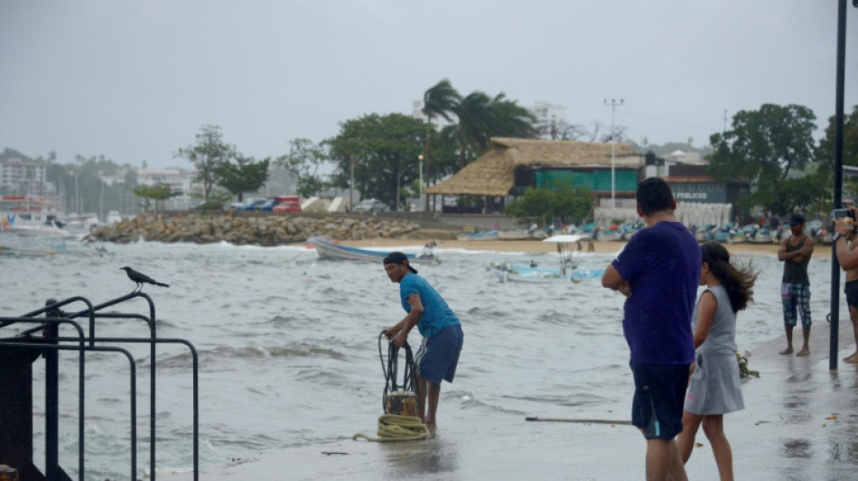 Furac&atilde;o Hilary sobe para categoria 2 no Pac&iacute;fico mexicano